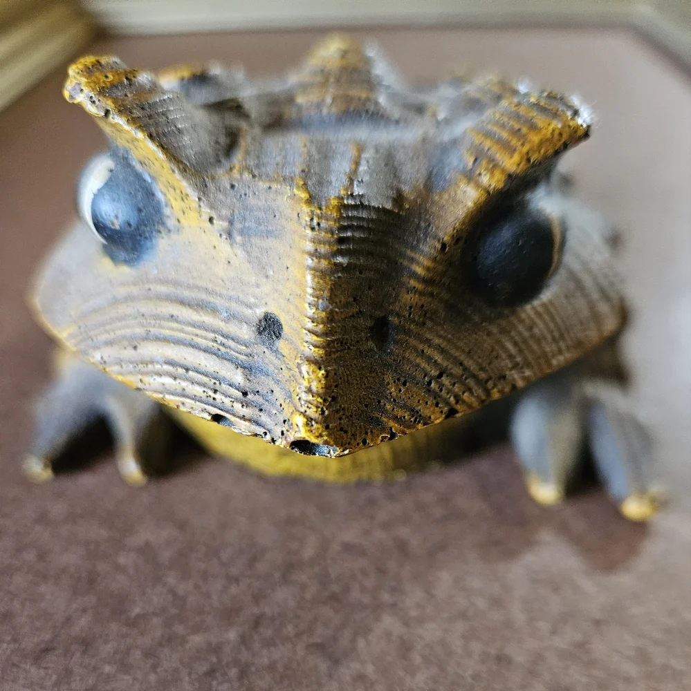 Decorative Horned Lizard Figurine - Gold and Black Figurine